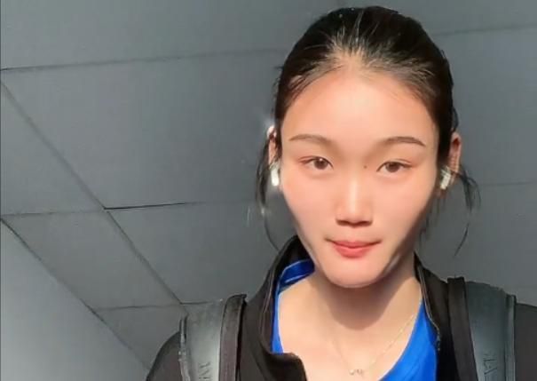 他略显笨拙的活动了一下手指，紧接着便控制不住的泪如泉涌。